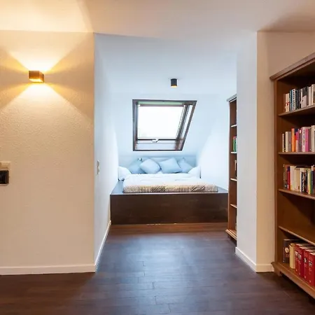 98 Qm Im Allgaeu, Balkon Und Parkplatz דירה